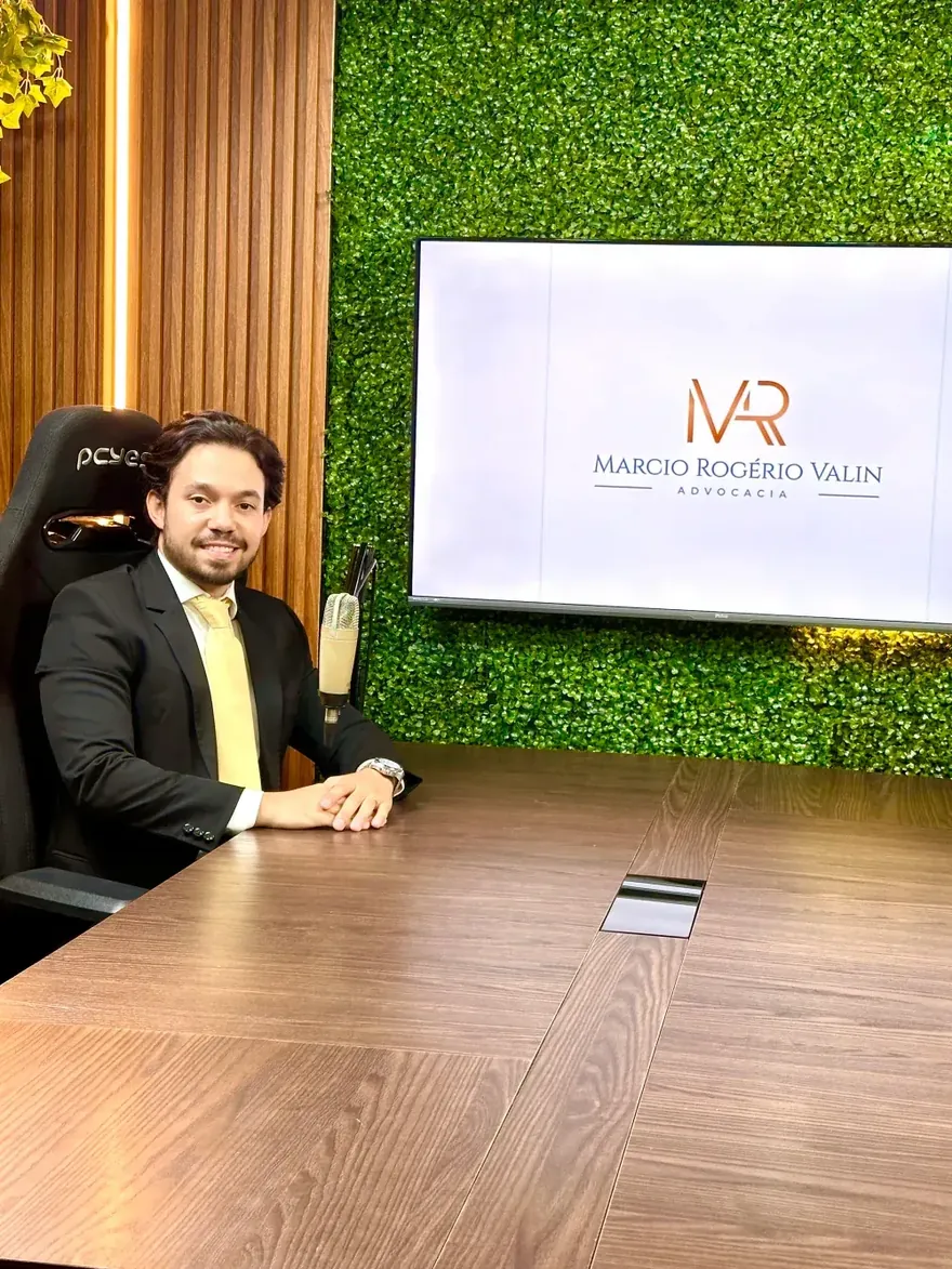 Dr. Marcio Rogério Valim no estúdio